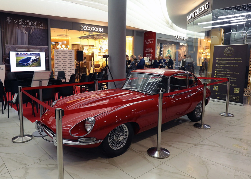 Легенды осени: от Jaguar до Maserati на выставке авто в Casa Ricca EXPO