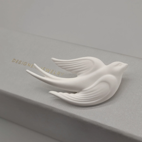 Брошь ласточка Swallow белая