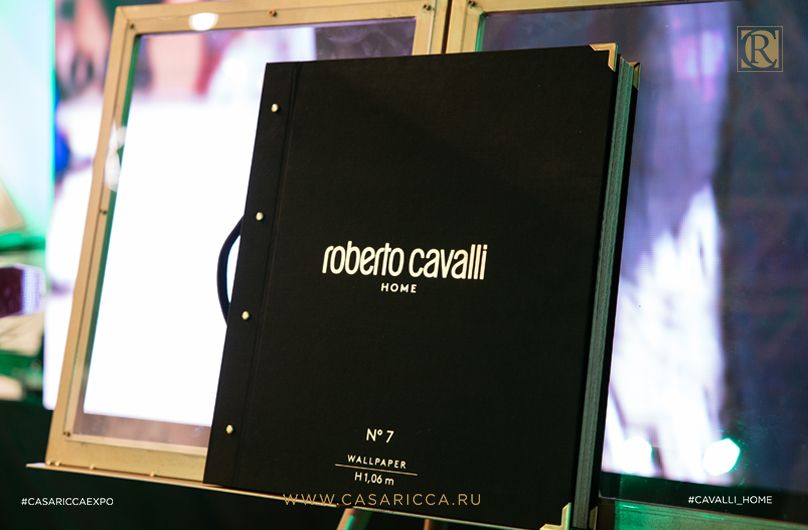 Welcome to the Jungle: презентация новой коллекции Roberto Cavalli Home Wallpaper № 7