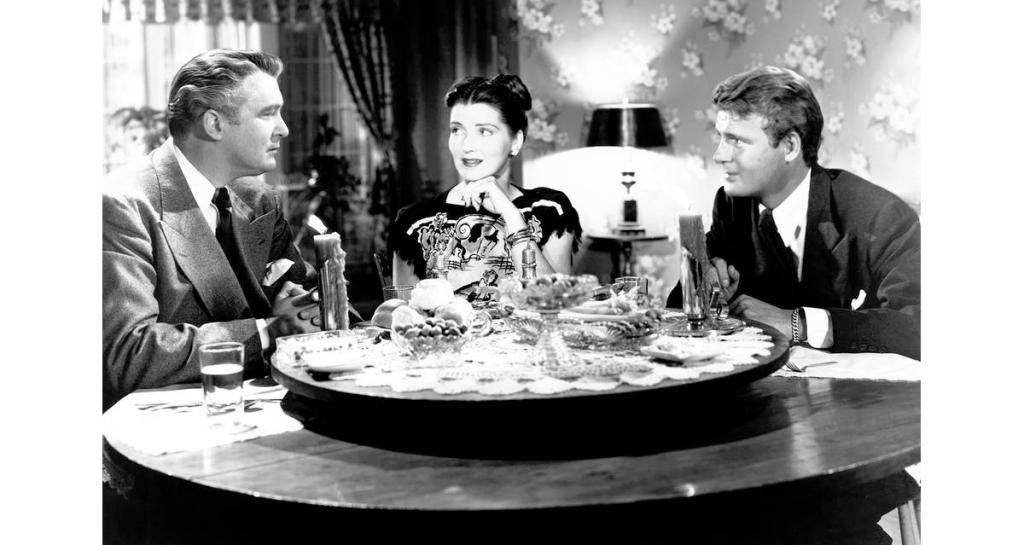 Obedennie_stoli_s_lazy_susan_casariccaexpo_0.jpg
