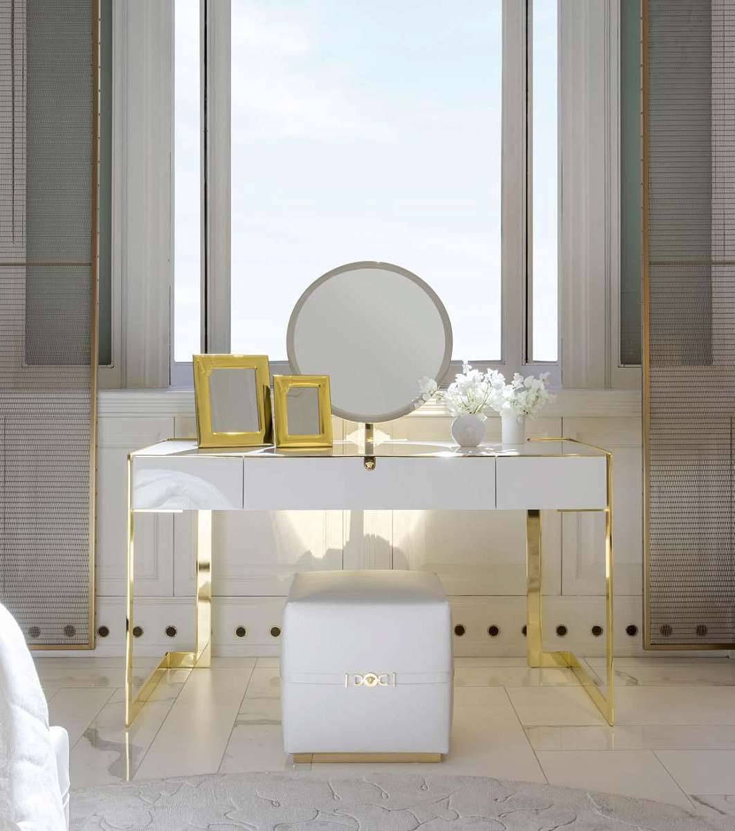Versace-Home-Via-Gesu-Medusa-lady-desk_04.jpg