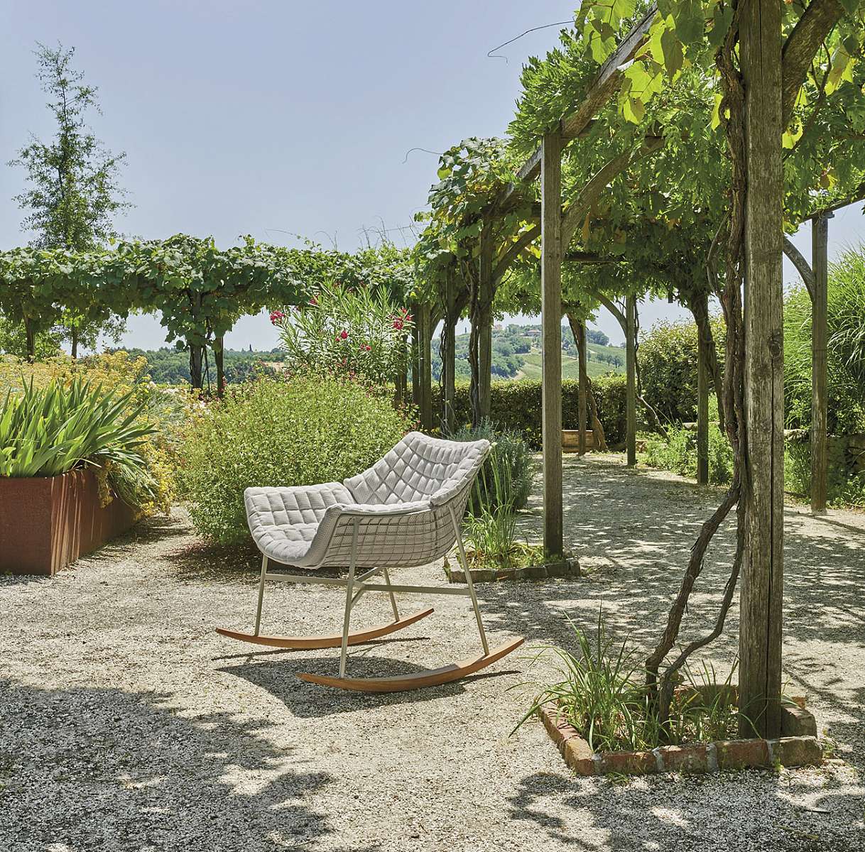 varaschin_summerset_rocking_armchair_0374-1.jpg