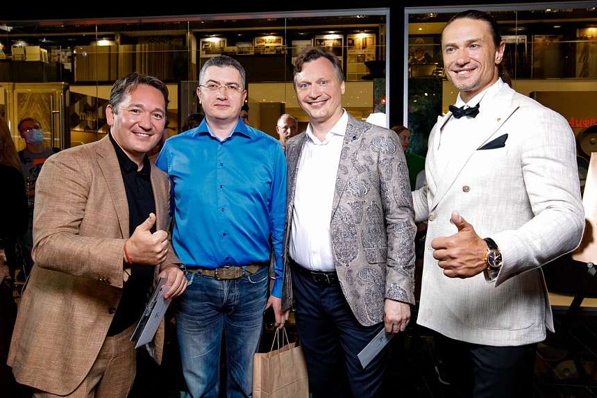 LUXURY ROAD CASA RICCA EXPO