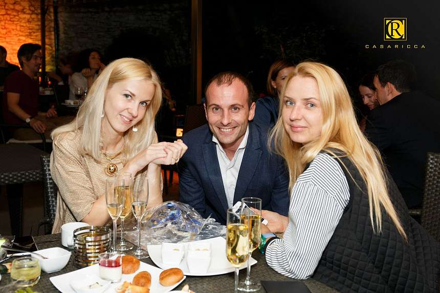 Премьера Легенды о Богатом Доме