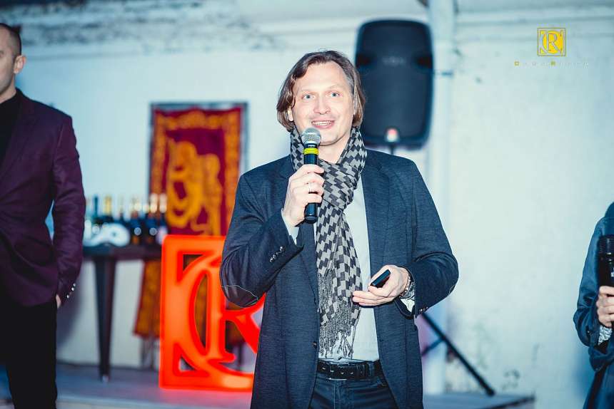 Русский блин в венецианской маске