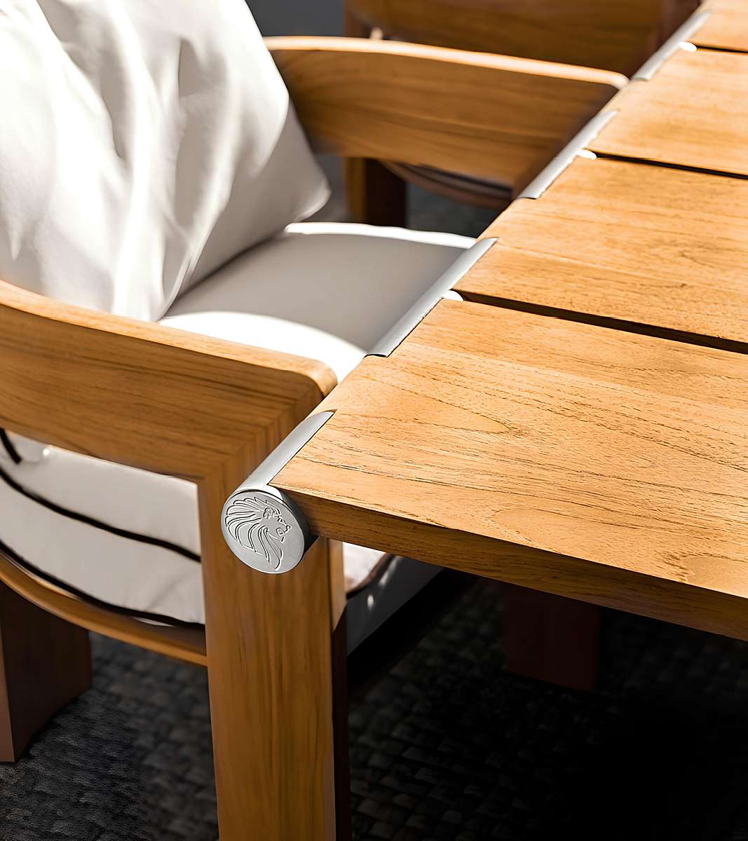 outdoor_table2.jpg
