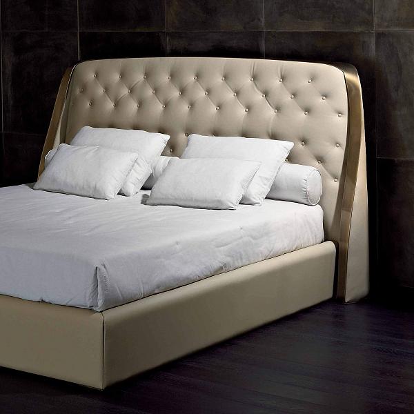 damasse_bed_2.jpg
