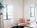 модный интерьер гостиной цвета Rose Quartz