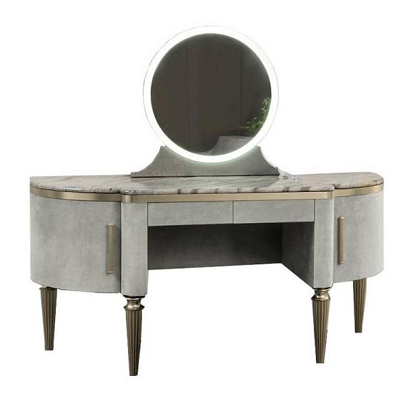 dame-longhi-make-up-table.jpg