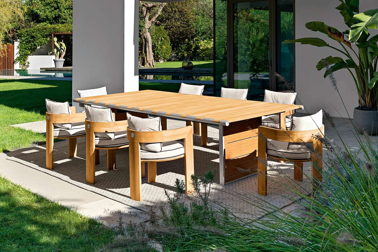 outdoor_table4.jpg