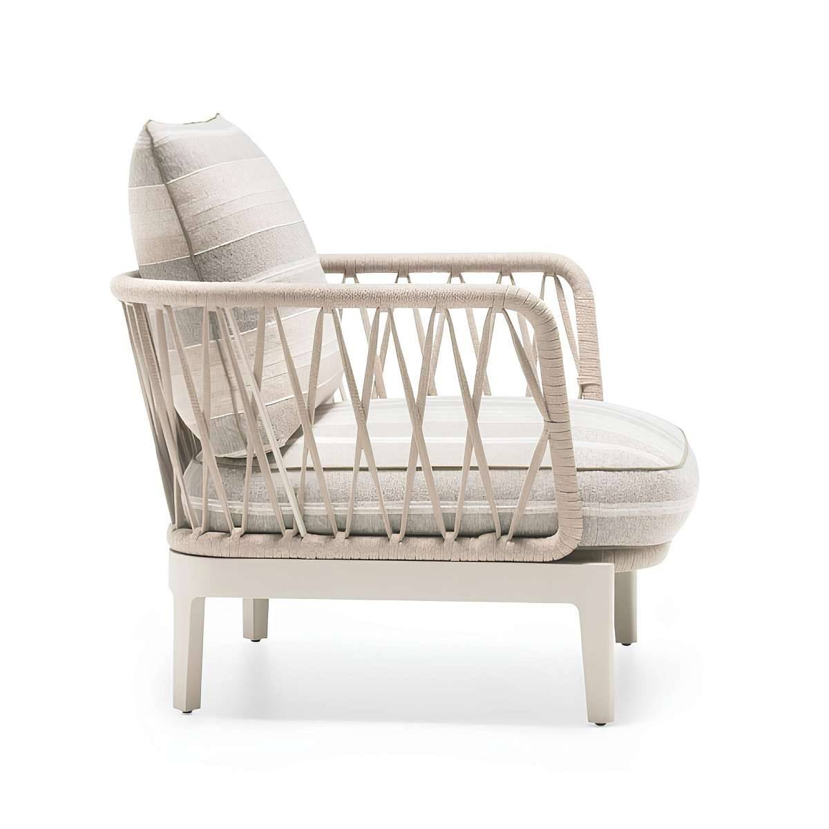 1_1_ChelseaOutdoorArmchair_03.jpg