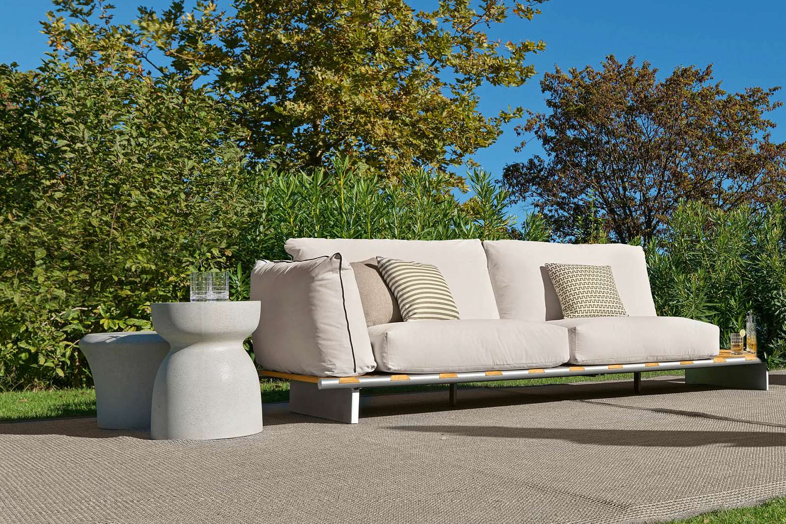 outdoor_concrete-small-side-table7.jpg