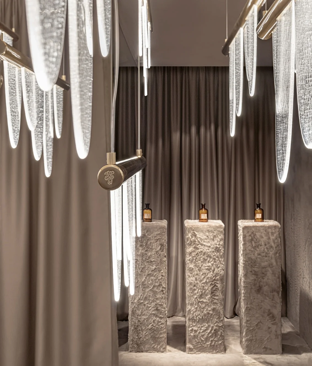 Visionnaire_parade_chandelier3_6b20e38301.jpg