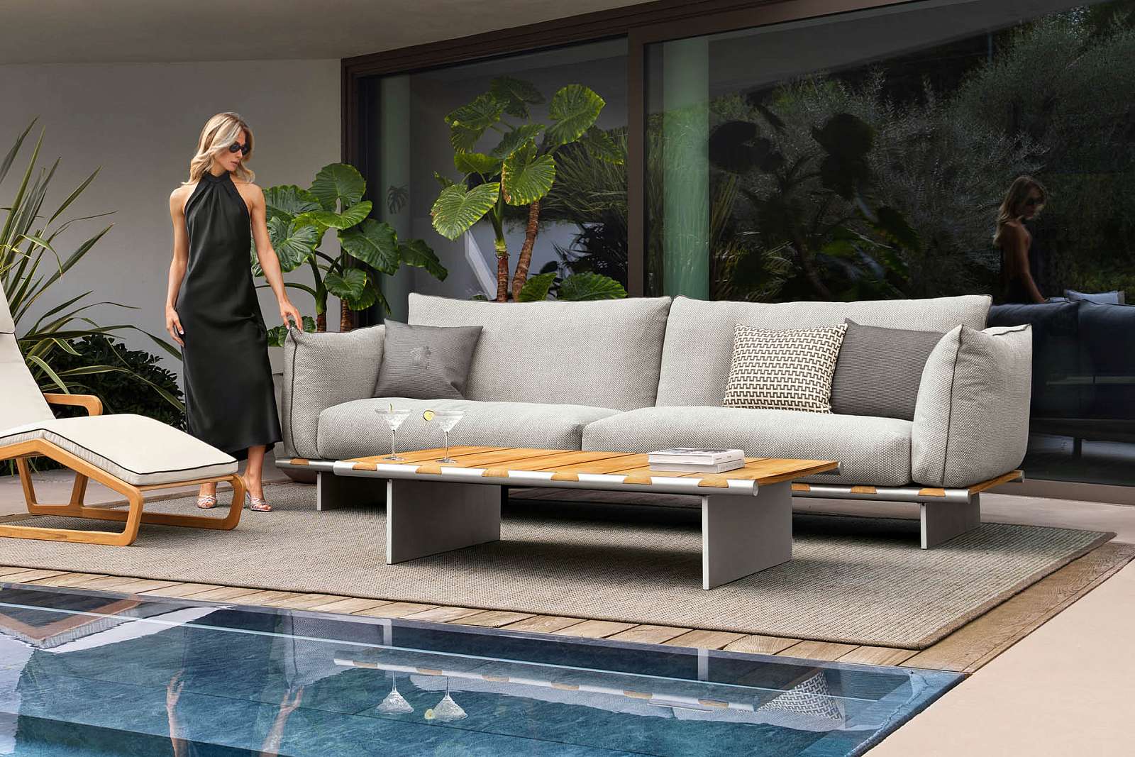 outdoor_cocktail_table8-1.jpg
