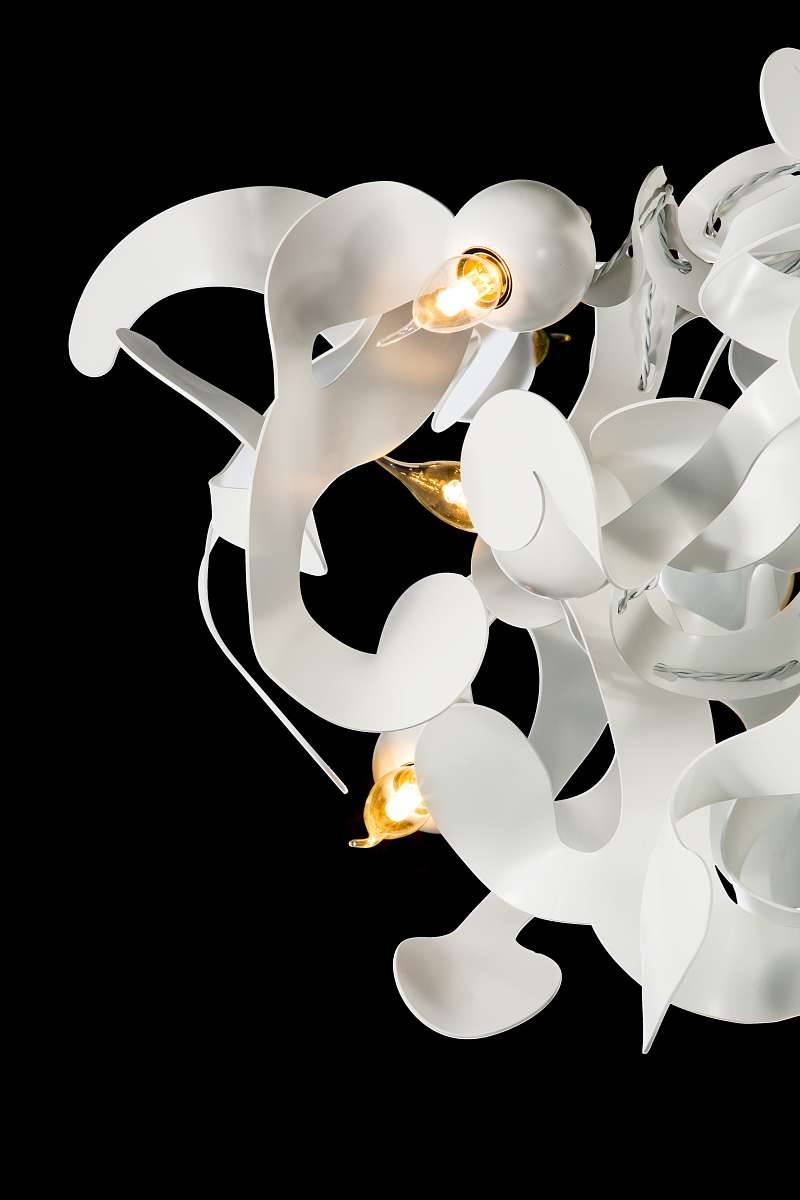 brandvanegmond_kelp_round-chandelier-100_white-matt_product-close-up_black-background-01.jpg