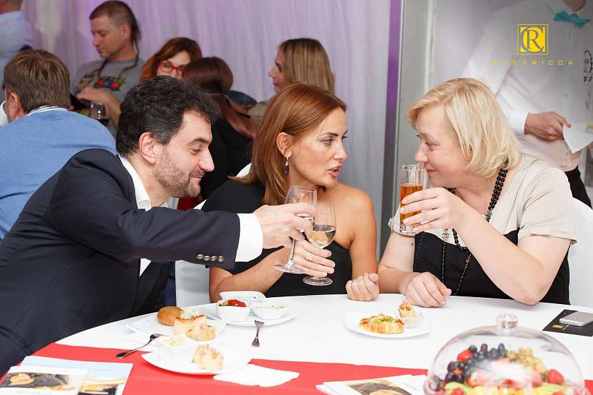 Премьера Легенды о Богатом Доме