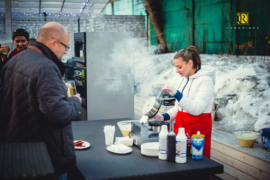 Русский блин в венецианской маске