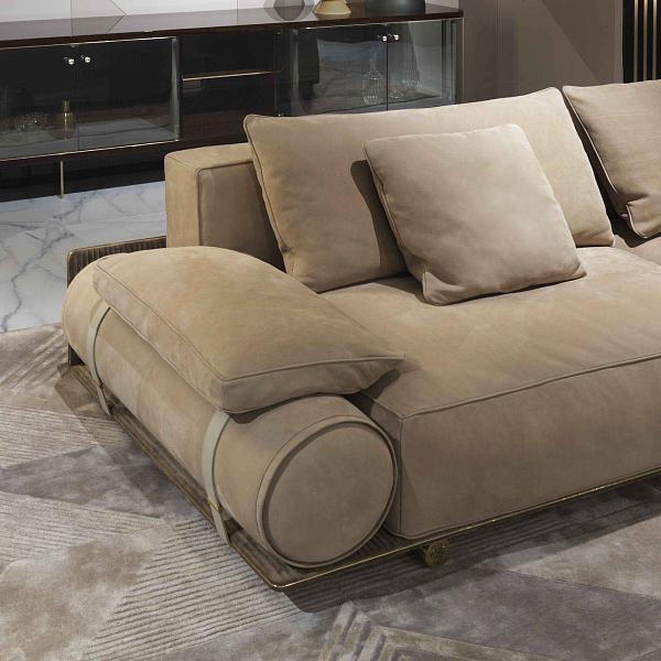 Donovan-Roll_sofa_02.jpeg
