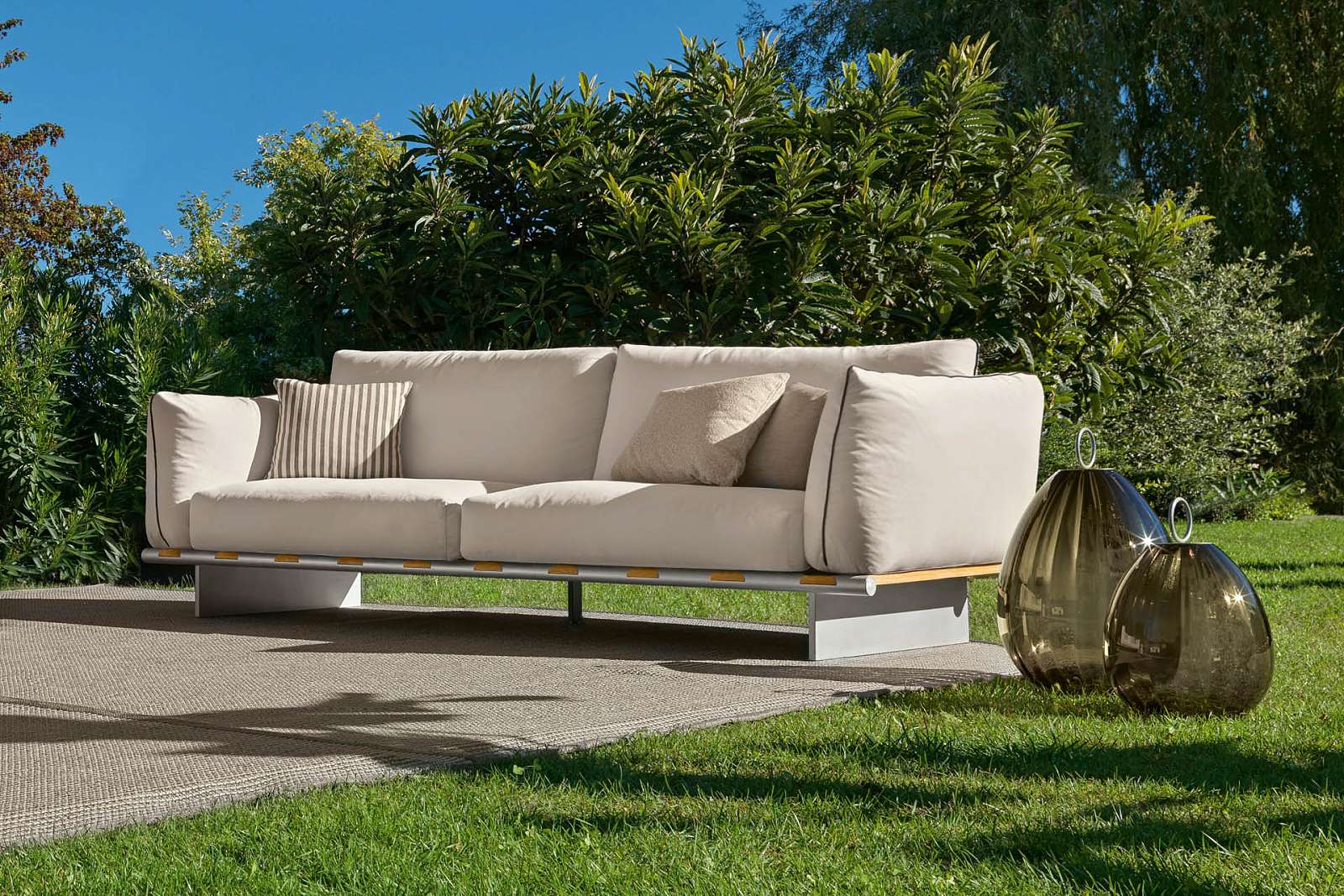 outdoor_sofa11.jpg