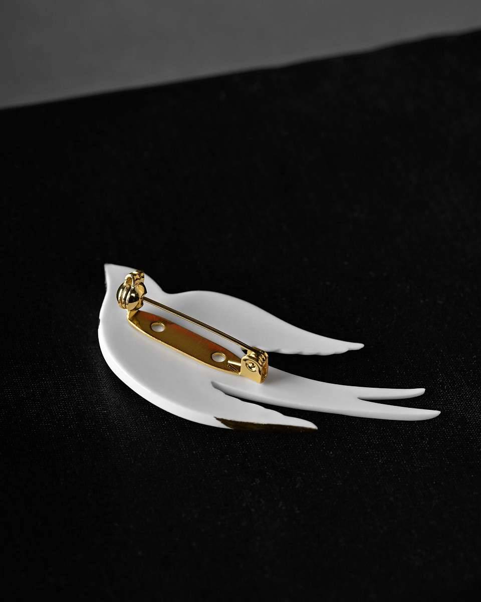 Брошь ласточка Swallow с золотом