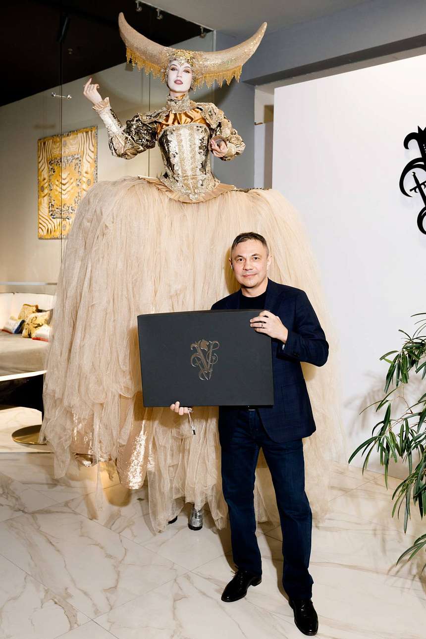 ТОРЖЕСТВЕННАЯ ЦЕРЕМОНИЯ ОТКРЫТИЯ ФЛАГМАНСКОГО ШОУ-РУМА VISIONNAIRE MOSCOW В ИНТЕРЬЕРНОМ ЦЕНТРЕ CASA RICCA EXPO