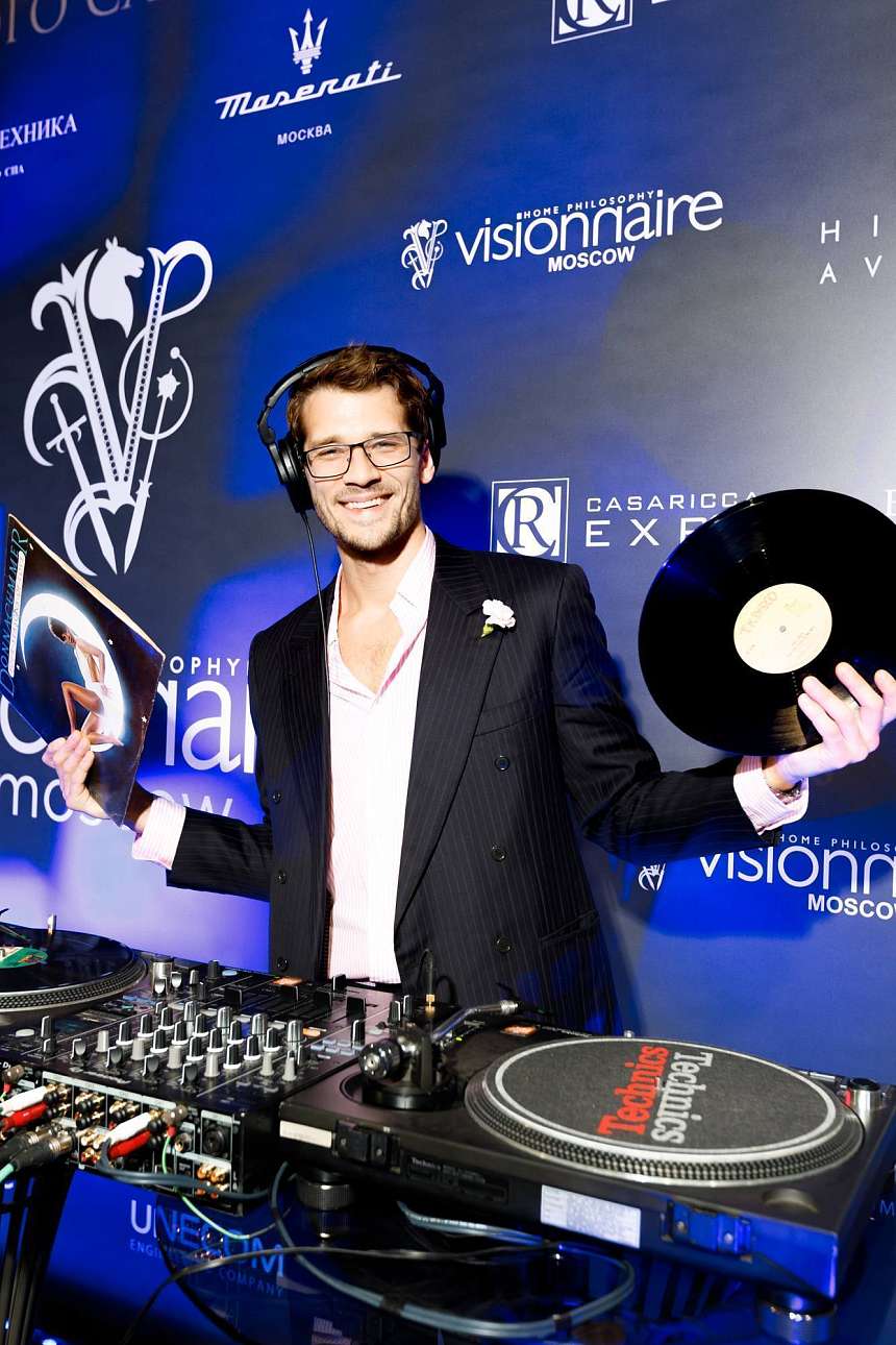 ТОРЖЕСТВЕННАЯ ЦЕРЕМОНИЯ ОТКРЫТИЯ ФЛАГМАНСКОГО ШОУ-РУМА VISIONNAIRE MOSCOW В ИНТЕРЬЕРНОМ ЦЕНТРЕ CASA RICCA EXPO