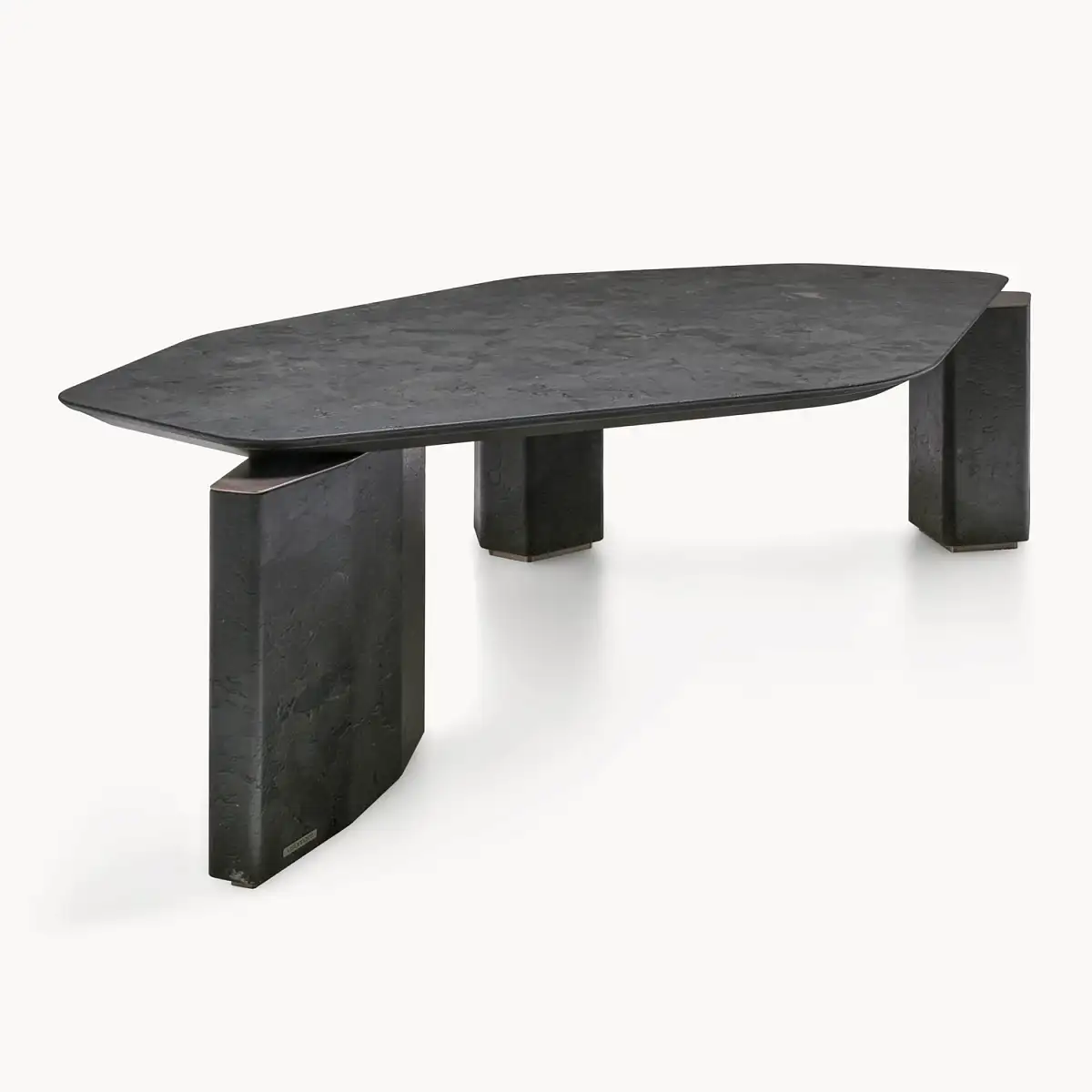 Visionnaire_Titan_Table_20260715_top_e216850d7d.webp