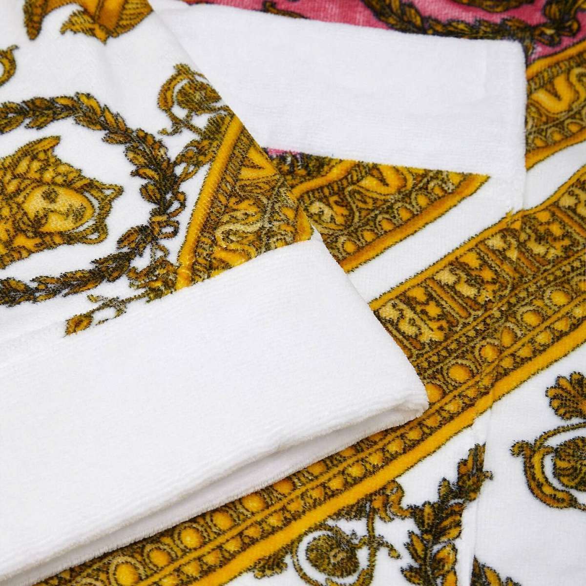 accappatoi-uomo-versace-accappatoio-con-stampa-i-e299a1-baroque-rosa_3.jpg