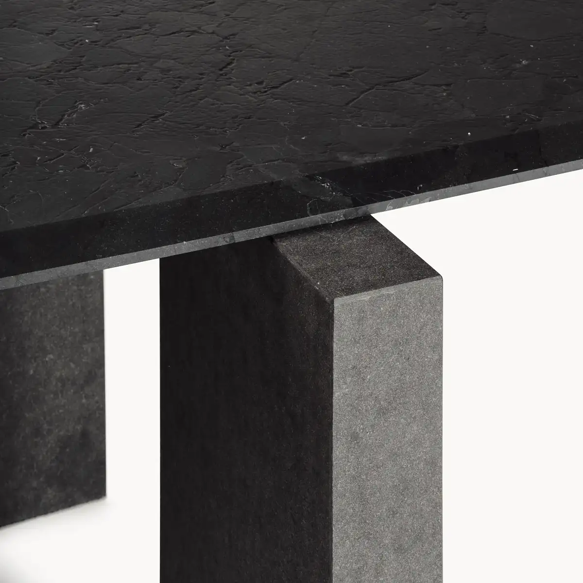 Visionnaire_Axiom_Table_3259_80a84e7b3d.webp