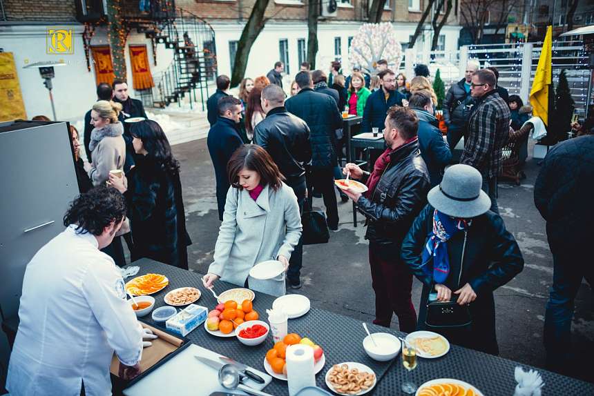Русский блин в венецианской маске