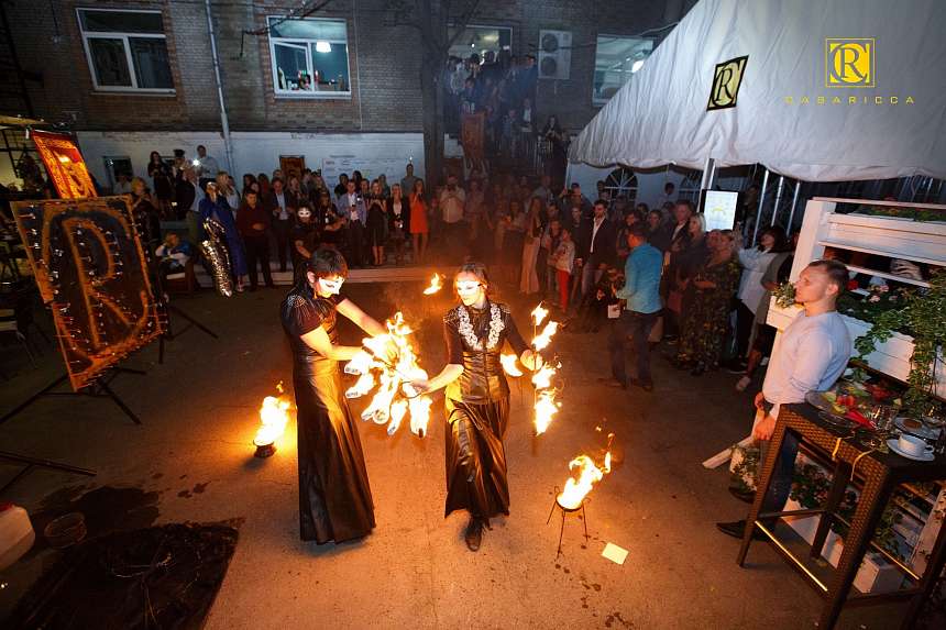 Премьера Легенды о Богатом Доме