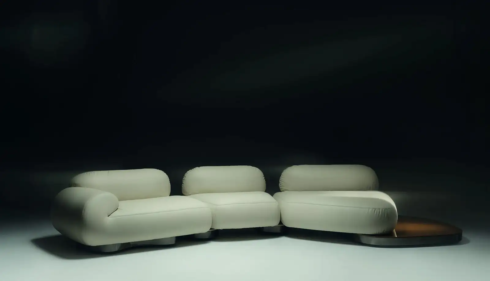 Visionnaire_Baton_Rouge_Sofa_Horizontal_gallery_DSKT_1_6dbadc18ed.webp