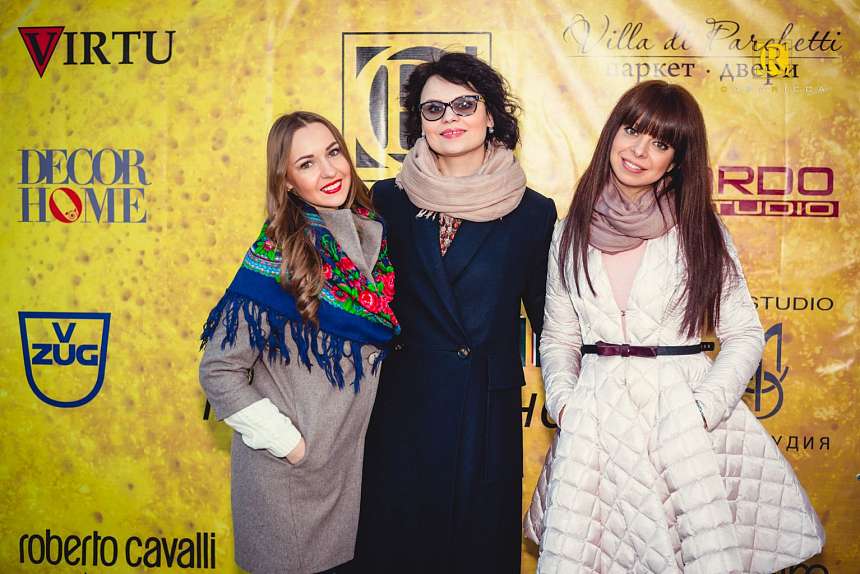 Русский блин в венецианской маске