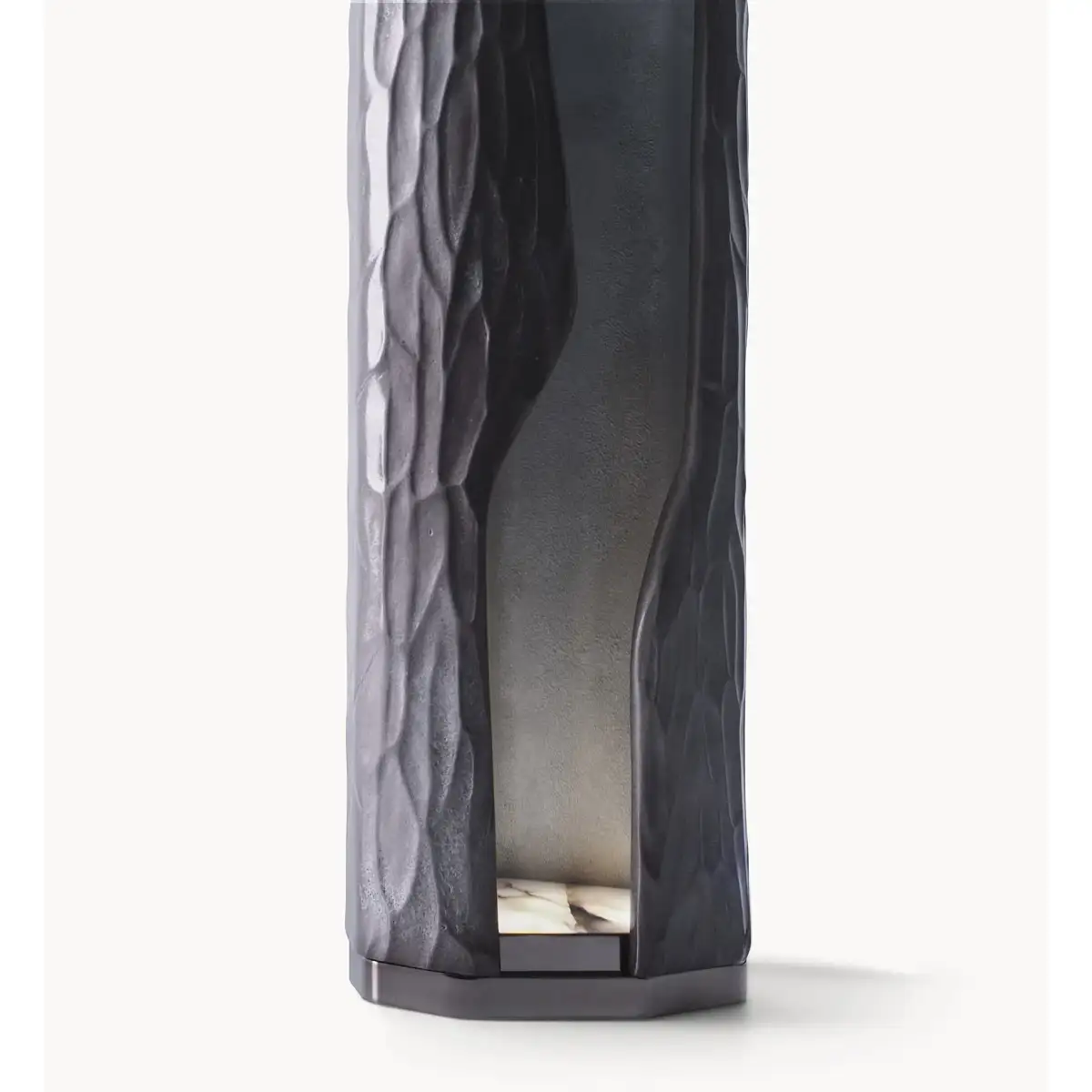 Visionnaire_Rift_Table_lamp_0236_1_cbdafde907.webp