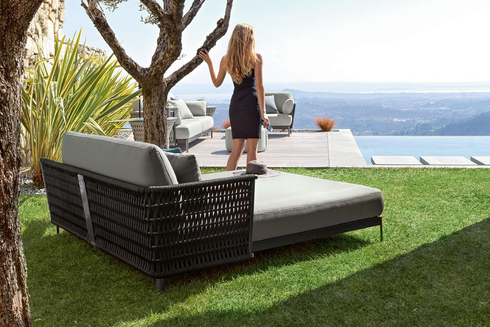 outdoor_chaiseLongue5.jpg