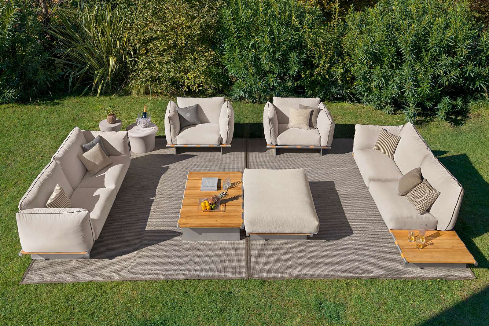 outdoor_ottoman2.jpg