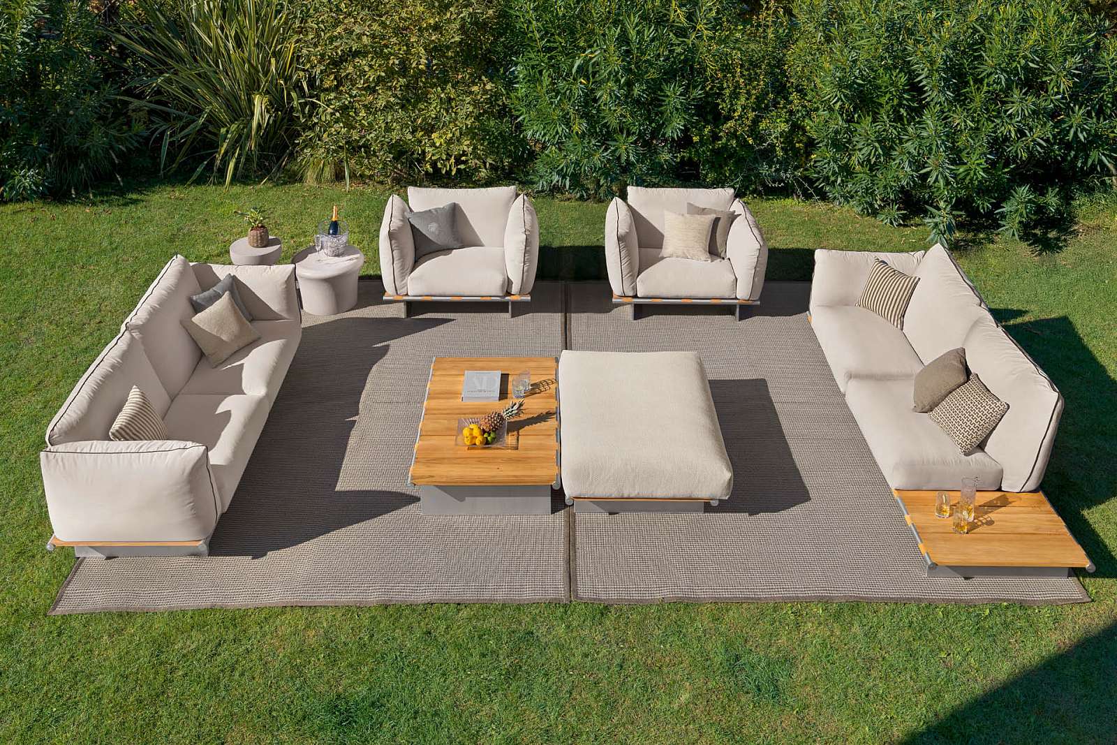outdoor_sofa-wooden-table-10.jpg