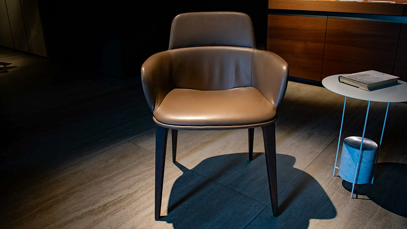 ILS4625-Barbican-Chair-W_Arms-MolteniC-2.jpg