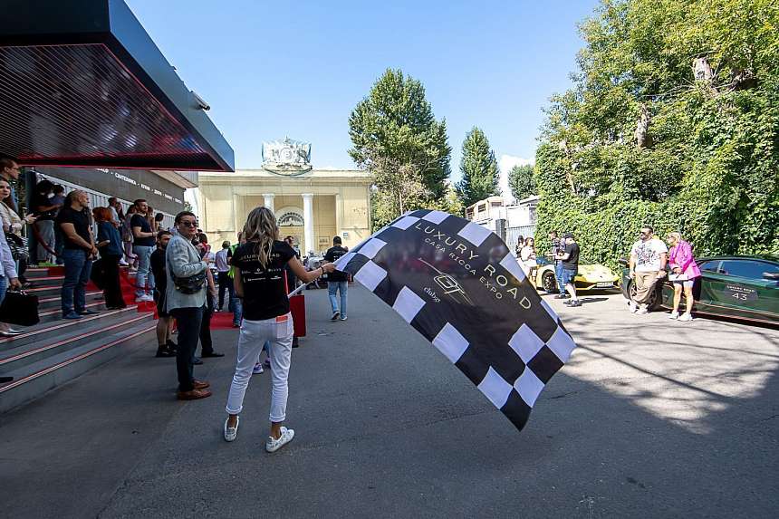 LUXURY ROAD CASA RICCA EXPO