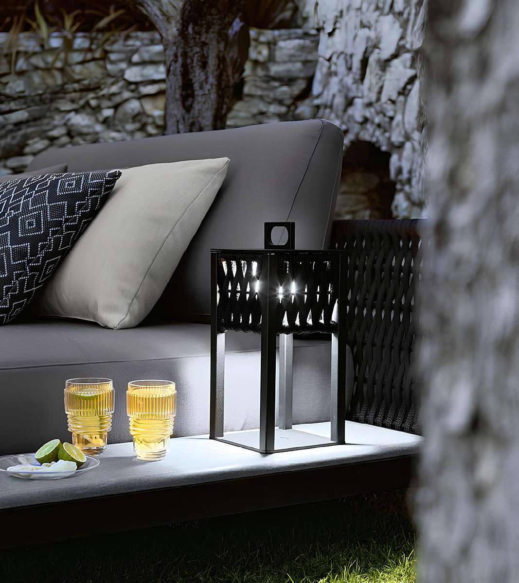 outdoor_chaiseLongue2.jpg