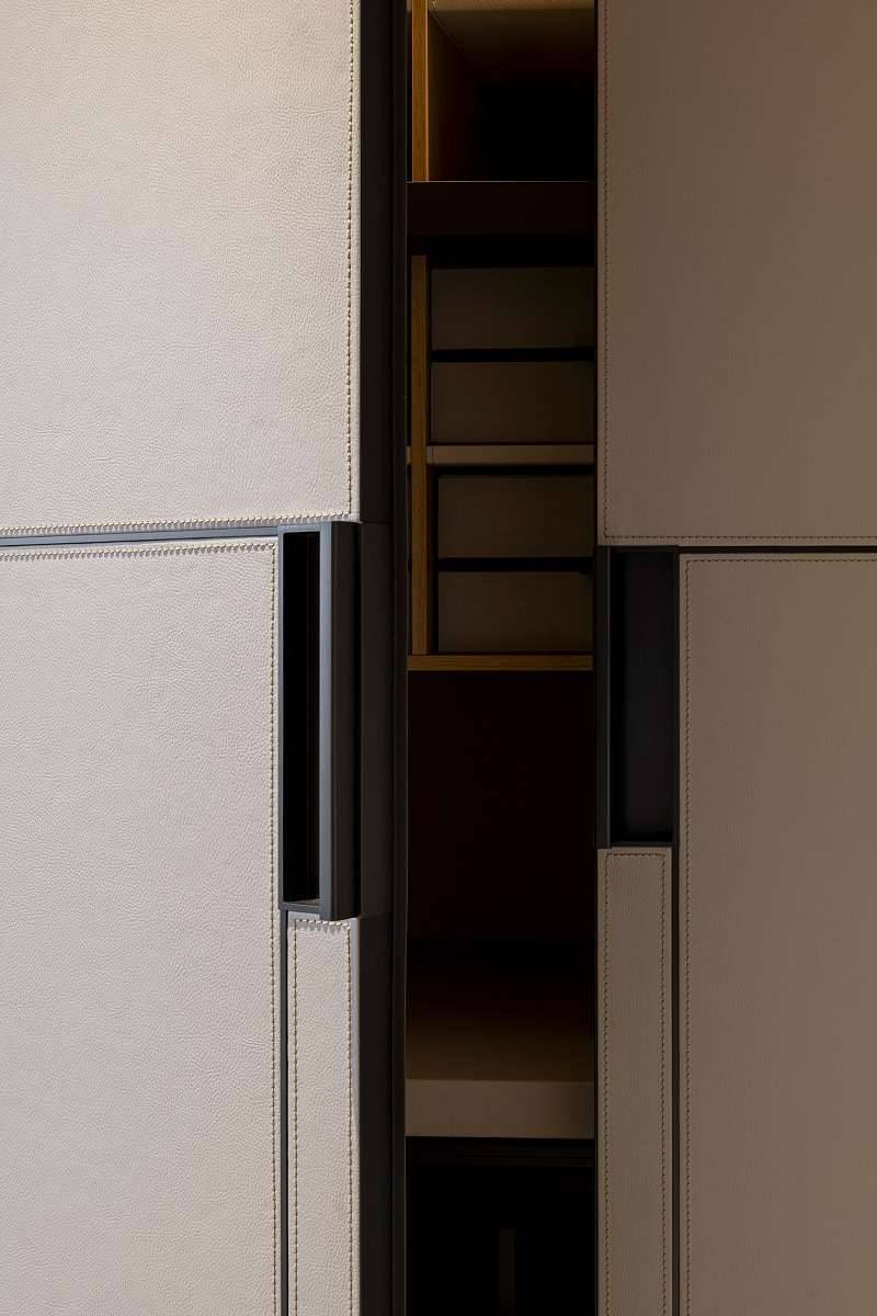 69e094057aa82_Gliss-Master-–-DC-Door_01.jpg