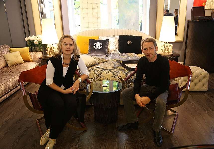 Визит Ора Ито (Ora Ito) в Casa Ricca