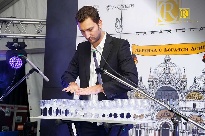 Премьера Легенды о Богатом Доме