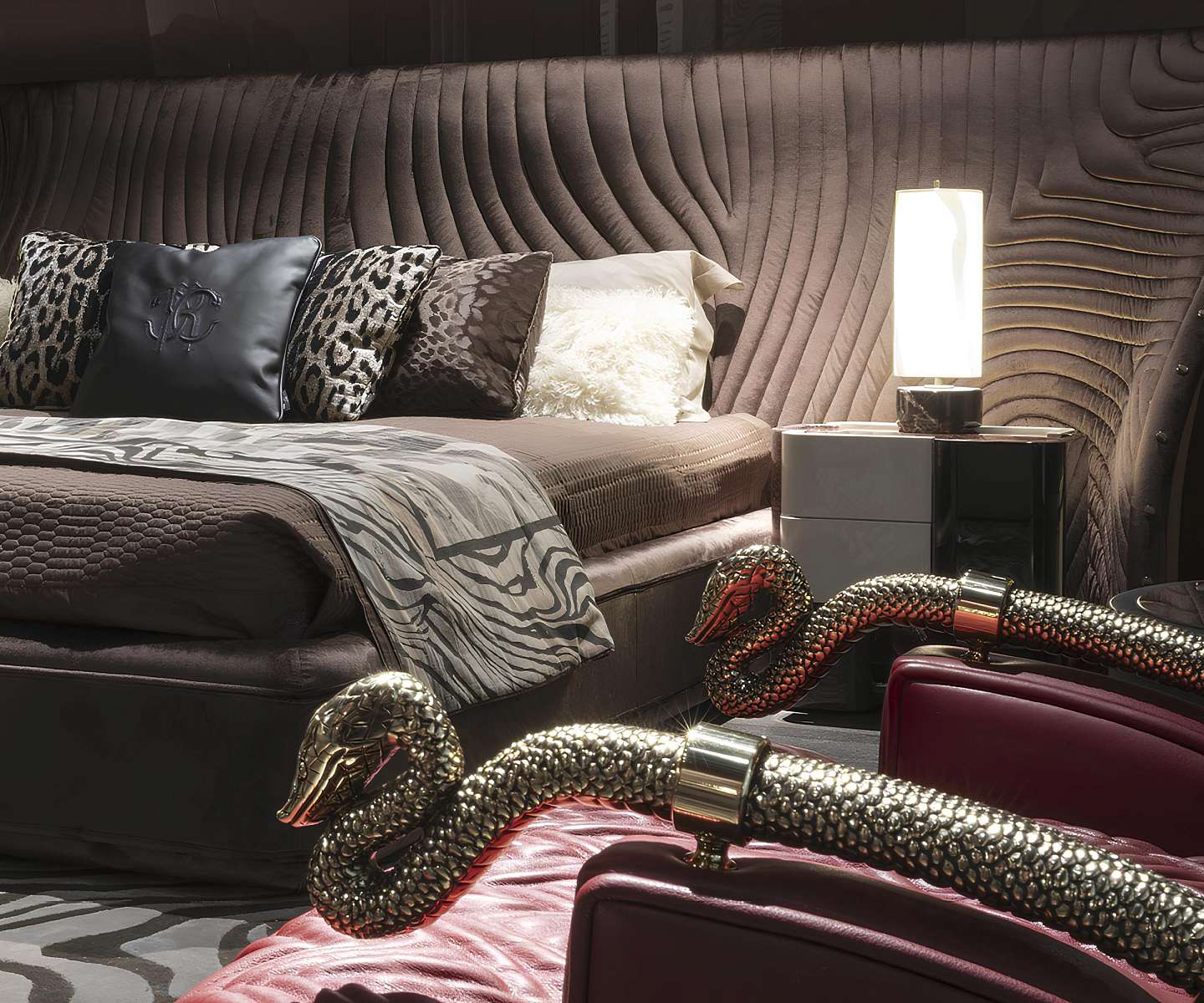 Novinki_Roberto_Cavalli_Home_Interiors_casariccaexpo_11.jpg