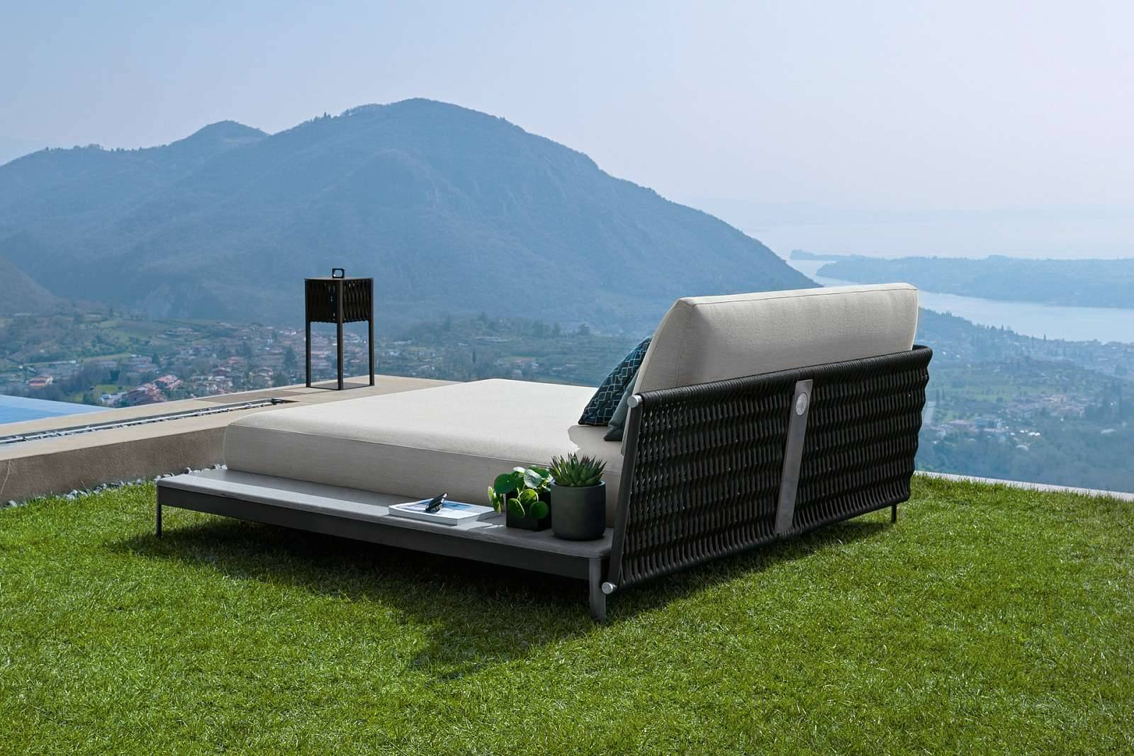 outdoor_chaiseLongue7.jpg